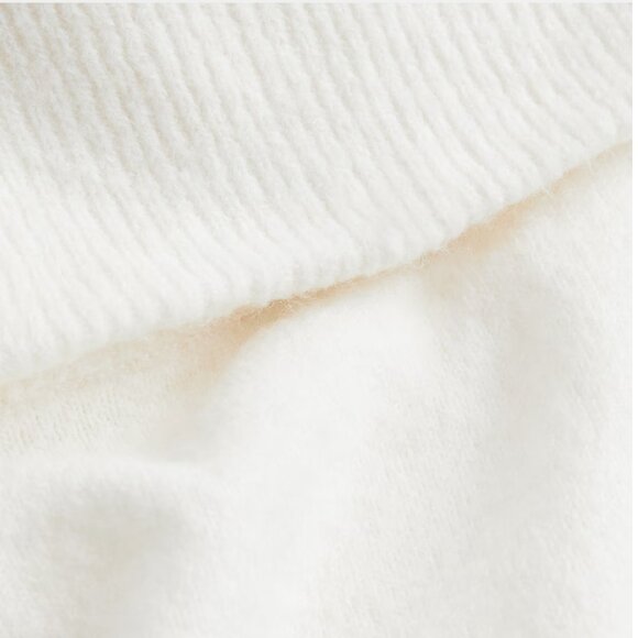 NWOT H&M Off-the-shoulder Sweater - Picture 2 of 2